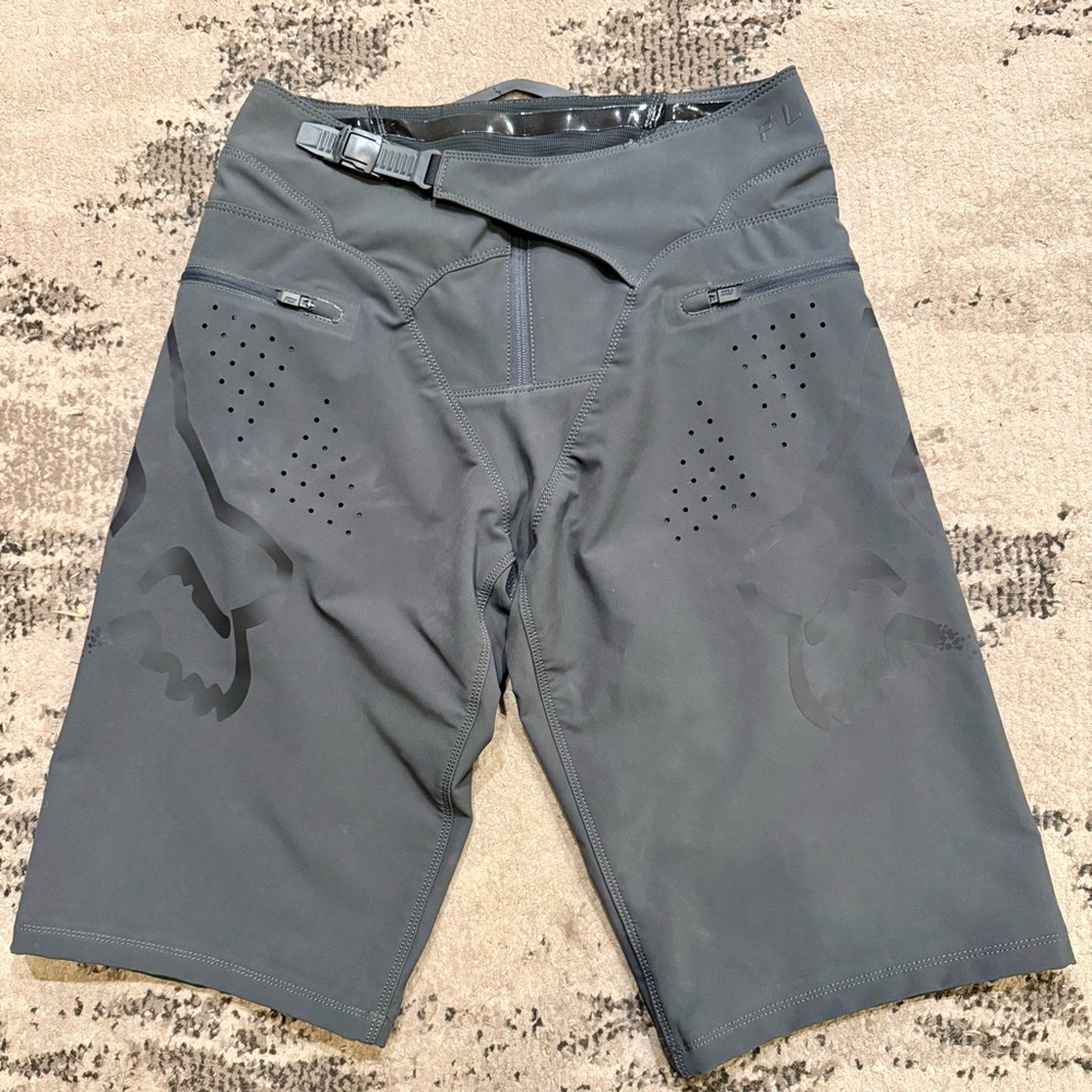 New Fox Racing Flexair MTB Bike Shorts- Dark Gray Size 30 NWOT- Killer Deal!
